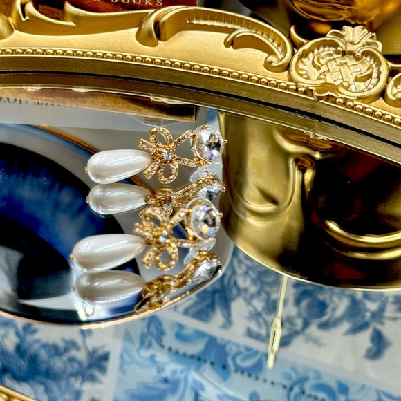 🆕 OSCAR DE LA RENTA 🧿 NWOT Bow Earrings With Pearls - Picture 3 of 16